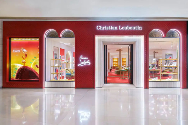 Christian Louboutin открывает глобальный флагманский магазин в Шанхае