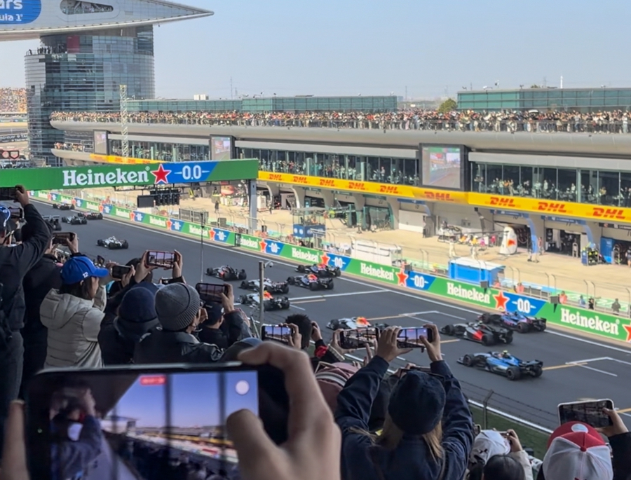 61 россиянин отправился в Шанхай на Гран-при Формулы-1