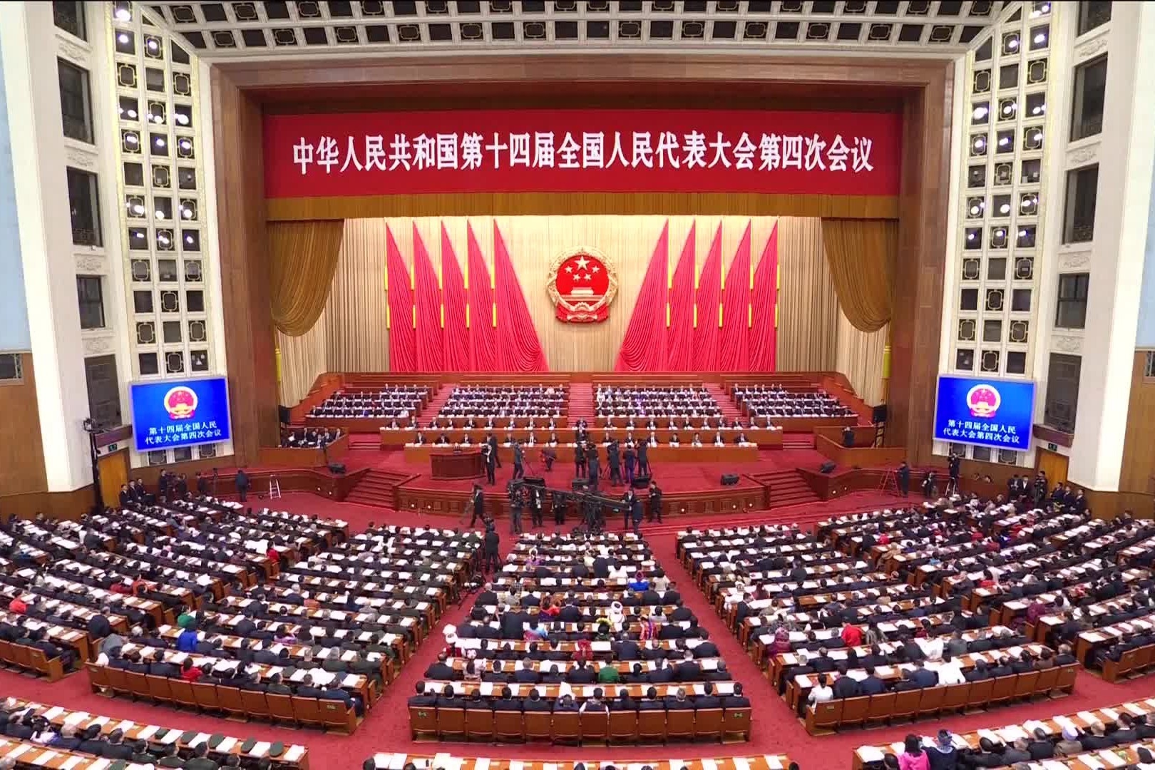 Китайская экономика продемонстрировала высокую стрессоустойчивость в 2025 году - доклад о работе правительства