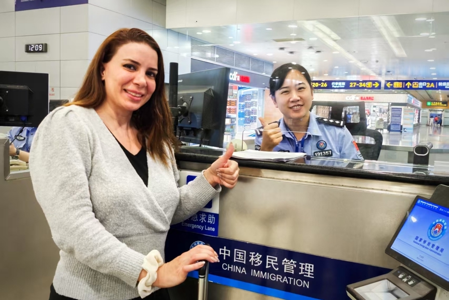 Через шанхайские пункты пропуска в Китай прибыло 28 800 российских пассажиров