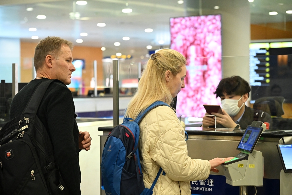 Два шанхайских аэропорта упростили процедуру досмотра на входе в терминалы
