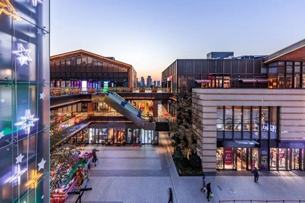 В Шанхае в первой половине года открылось более 100 новых магазинов