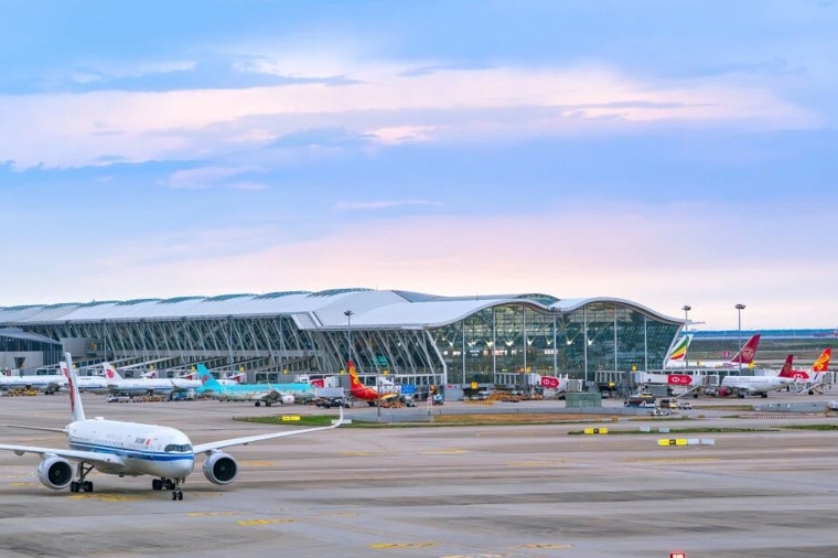 В первом квартале этого года производственные и транспортные показатели аэропортов Шанхая продемонстрировали стабильный рост