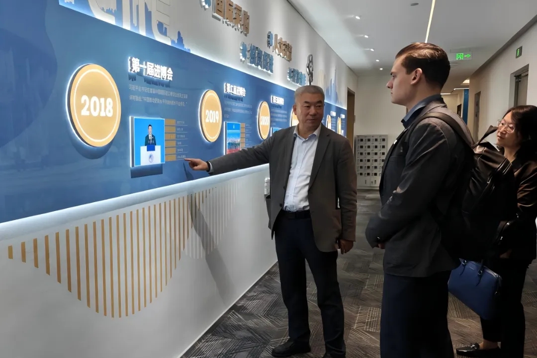 Исполнительный директор Ассоциации содействия развитию деловых связей «Китайский деловой центр» Антон Бузинов посетил Шанхай с рабочим визитом