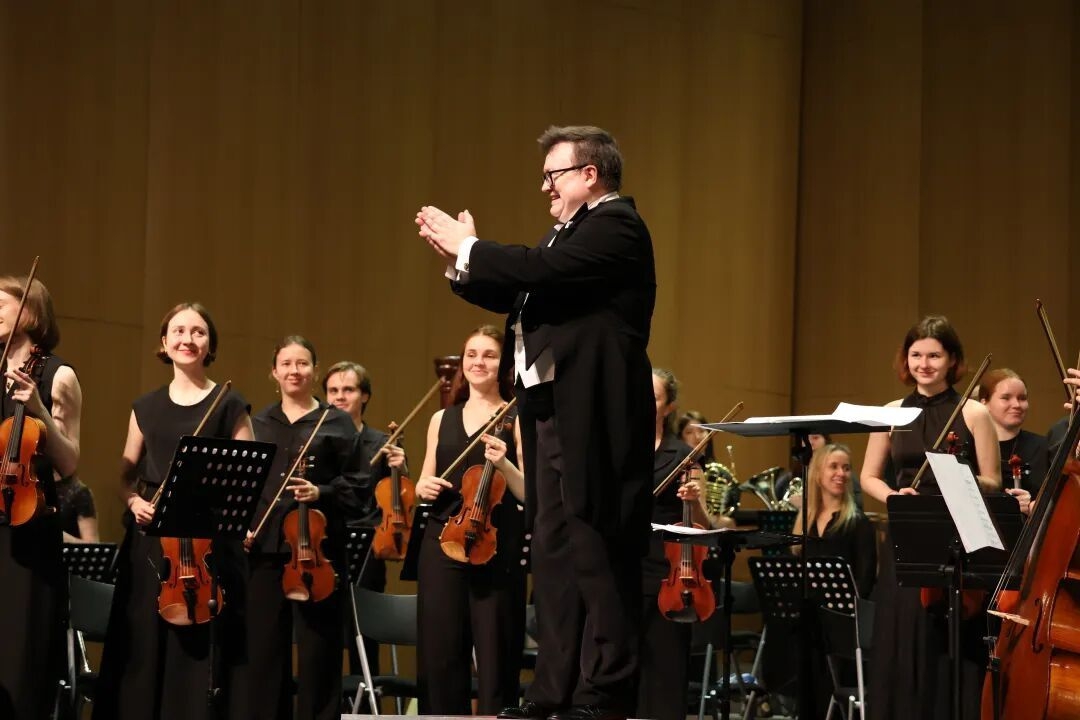 «Ода о Родине» прозвучала в районе Миньхан в исполнении 140-летнего симфонического оркестра