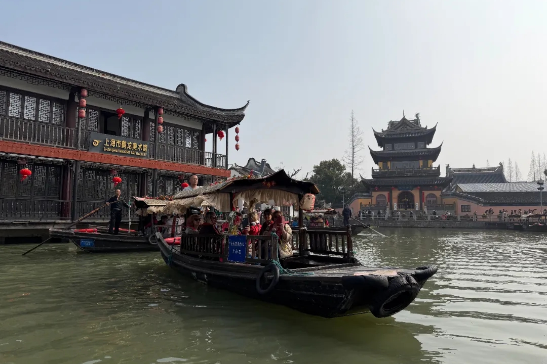 Иностранные туристы выбирают Чжуцзяцзяо